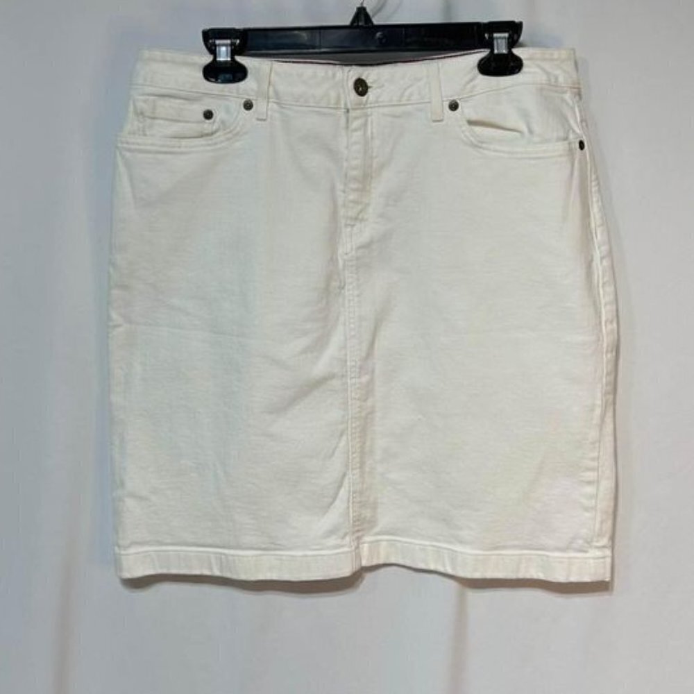 Woman’s LLBEAN favourite fit white denim skirt. Size 14. Stretch fit with pocket